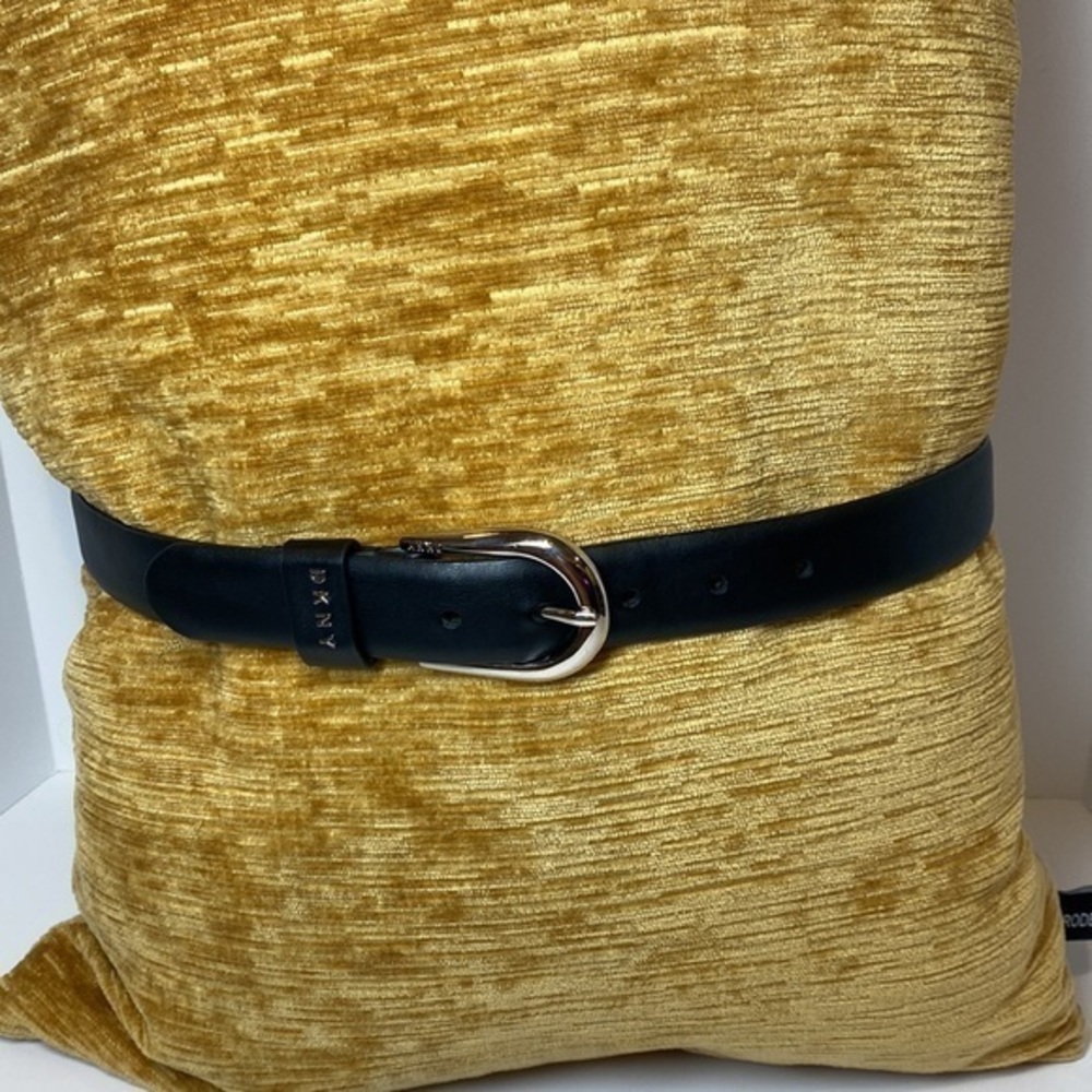 DKNY men’s black leather belt size 32”